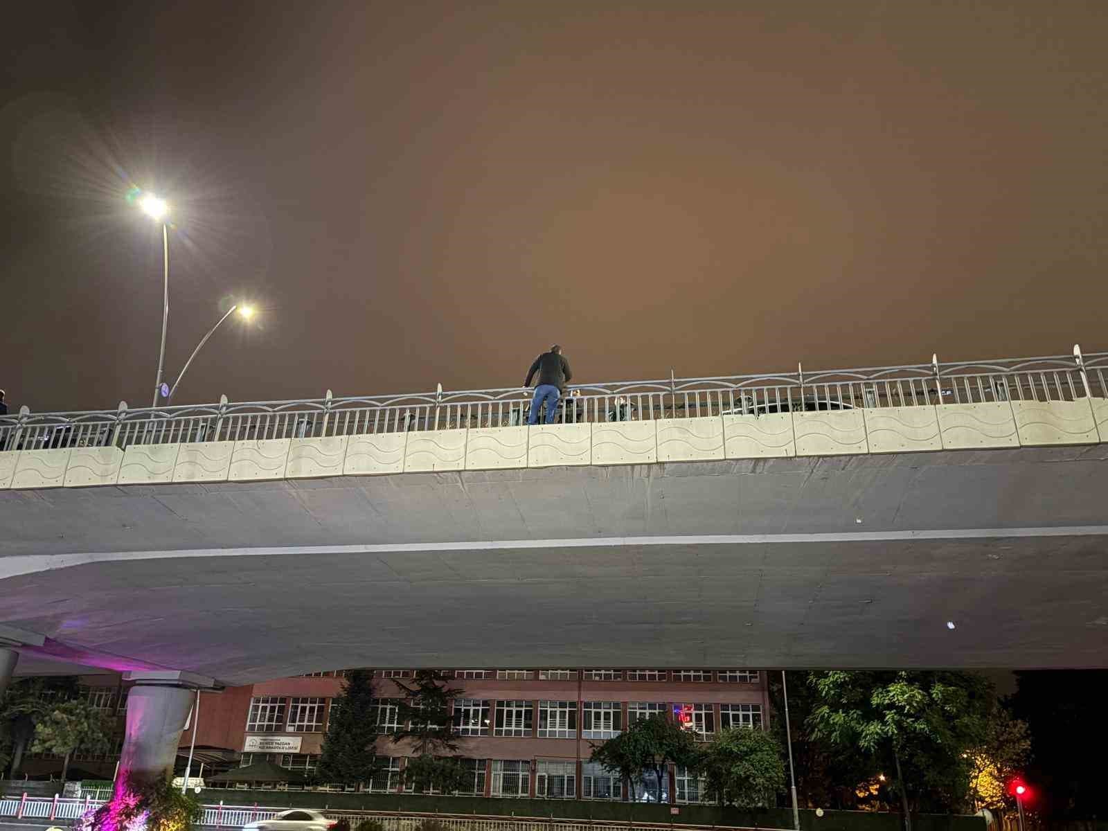 Kayseri'de İntihar Girişimi: Polis Müdahalesiyle Şahıs İkna Edilerek Kurtarıldı