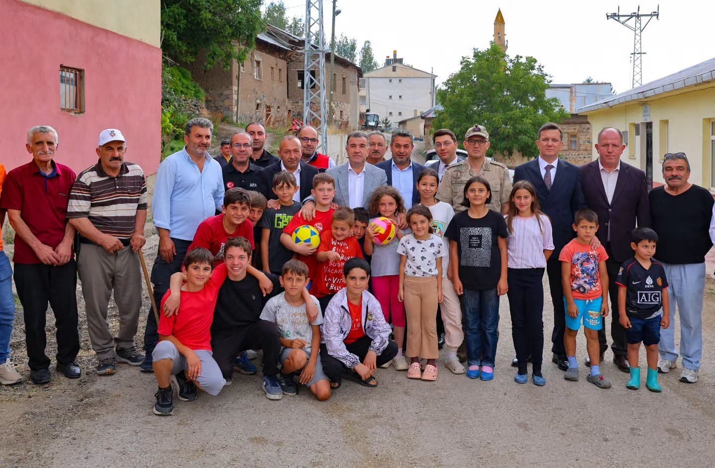 Vali Eldivan, Yangınzedeleriyle Buluşarak Durumu Değerlendirdi