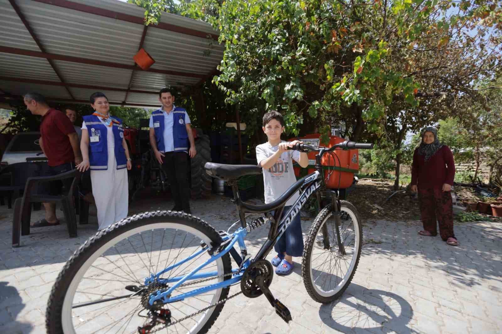 Yangın Sonrası Destek: Muğla Büyükşehir Belediyesi, Çatak Mahallesi'ndeki Umut'a Yeni Bisiklet Hediye Etti