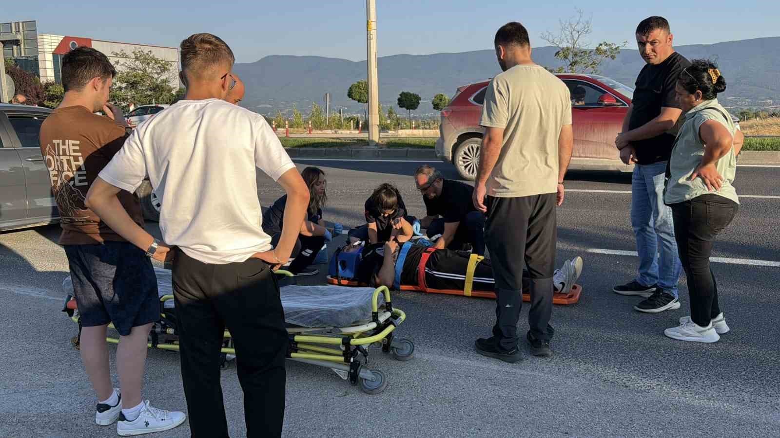 Bolu'da D-100'de Motosiklet ve Otomobil Çarpıştı: İki Kişi Yaralandı