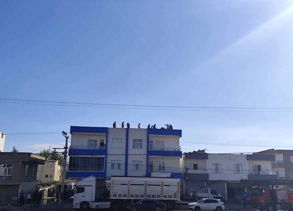 Diyarbakır'da İş Kazası: Kaynak Ustası Hayatını Kaybetti, İki Çırağı Ağır Yaralandı
