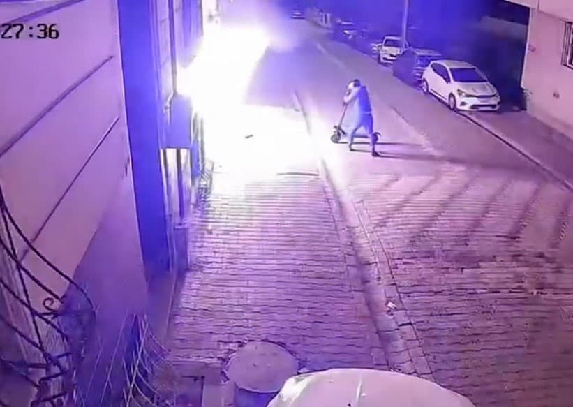 Esenyurt'ta Eski Sevgili Bu Kez Evi Ateşe Verdi; Baba Son Anda Kurtuldu