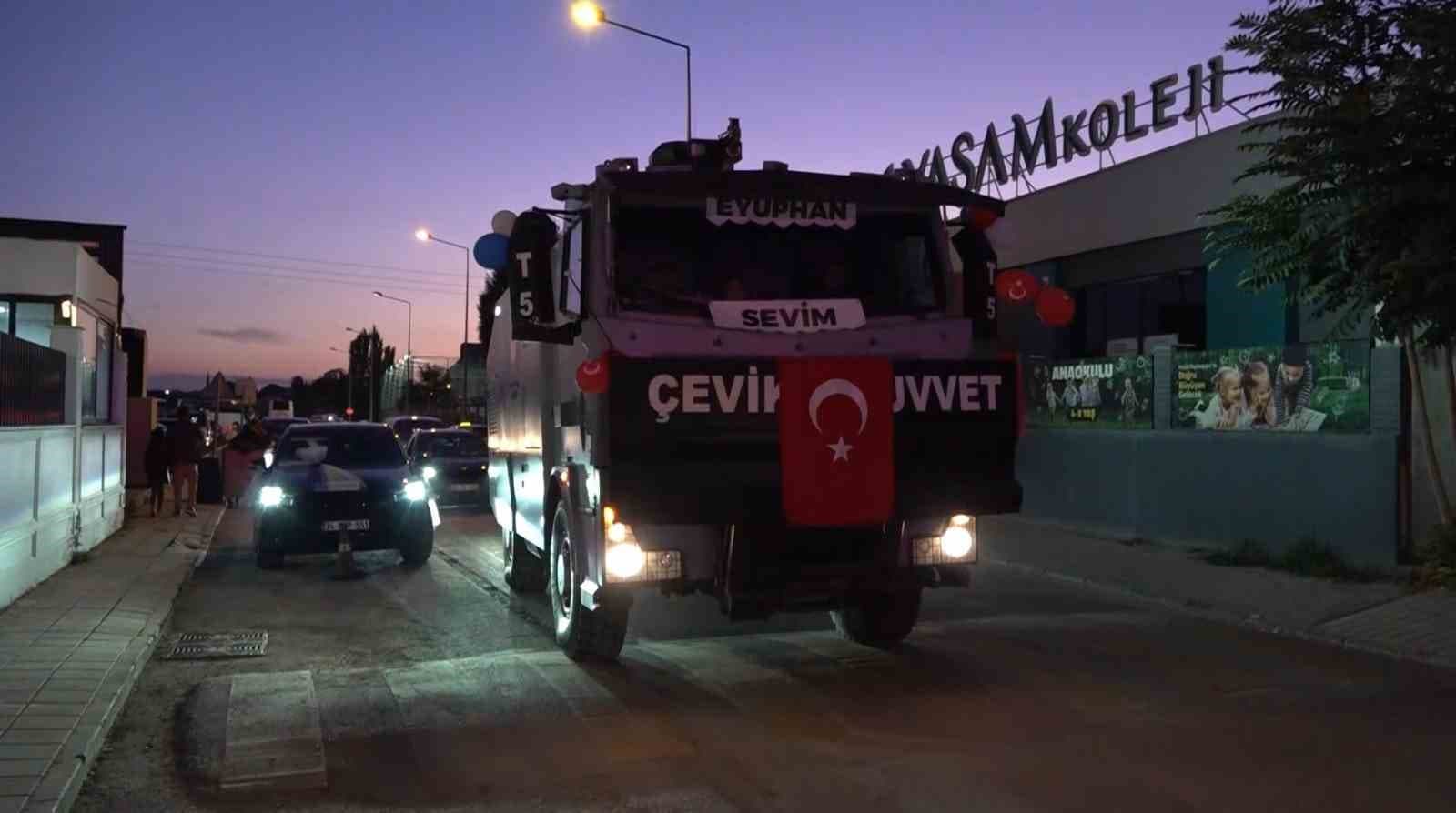Eskişehir'de Şehit Polis Memuru Oğlu İçin Sünnet Düğününde TOMA Aracı Kullanıldı