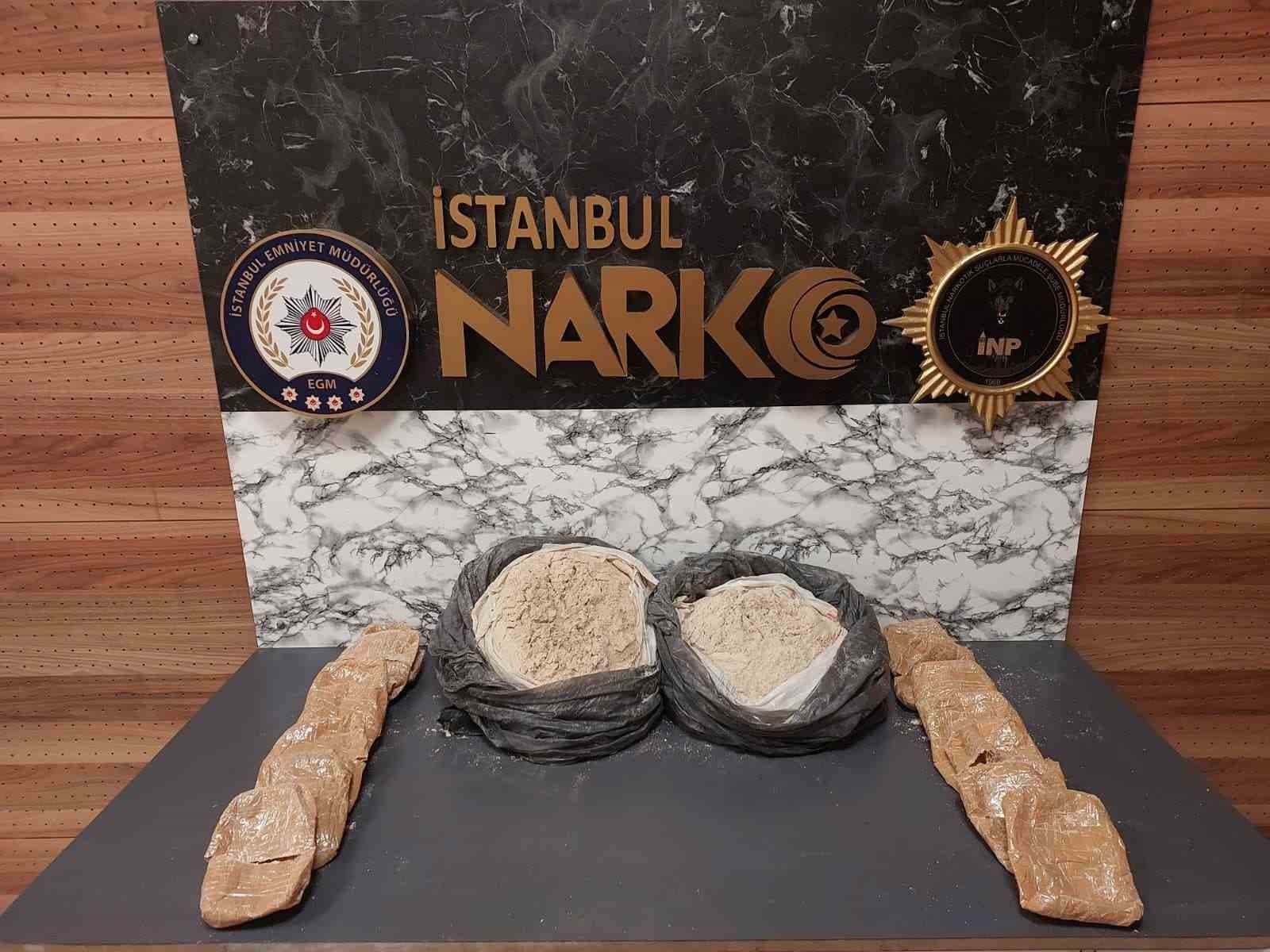 İstanbul Fatih'te Uyuşturucu Operasyonu: İki Şüpheli Yakalandı, 14 Kilo Eroin Ele Geçirildi