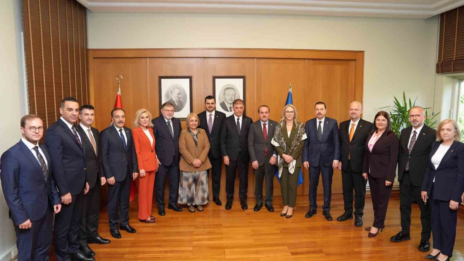 AK Parti İzmir Heyeti Tarihi Şato'da Buluştu: Üst Düzey Koordinasyonlar Gerçekleştirildi