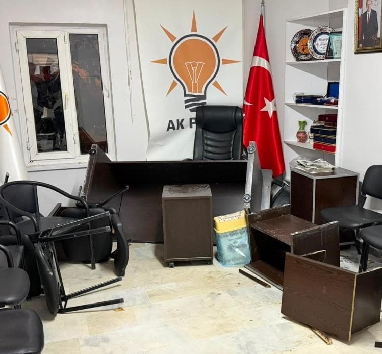 Emet'te AK Parti İlçe Başkanlığı Saldırısında Şüpheli Yakalandı