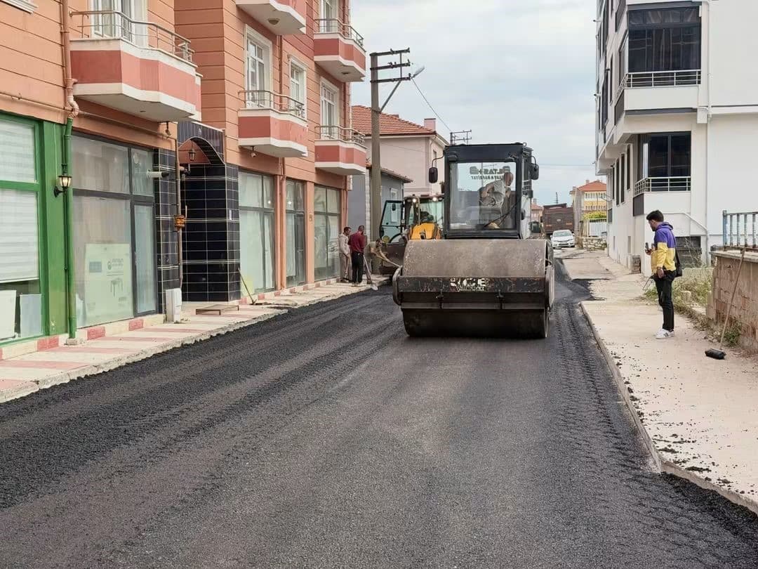 Alaca'da Sıcak Asfalt Uygulamaları Devam Ediyor