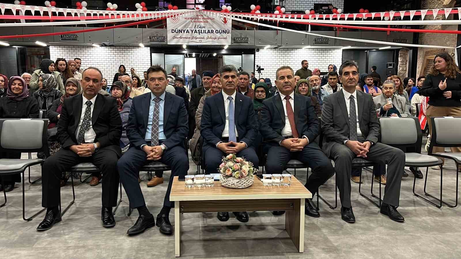 Konya'da 1 Ekim Dünya Yaşlılar Günü Etkinlikleri Gerçekleştirildi