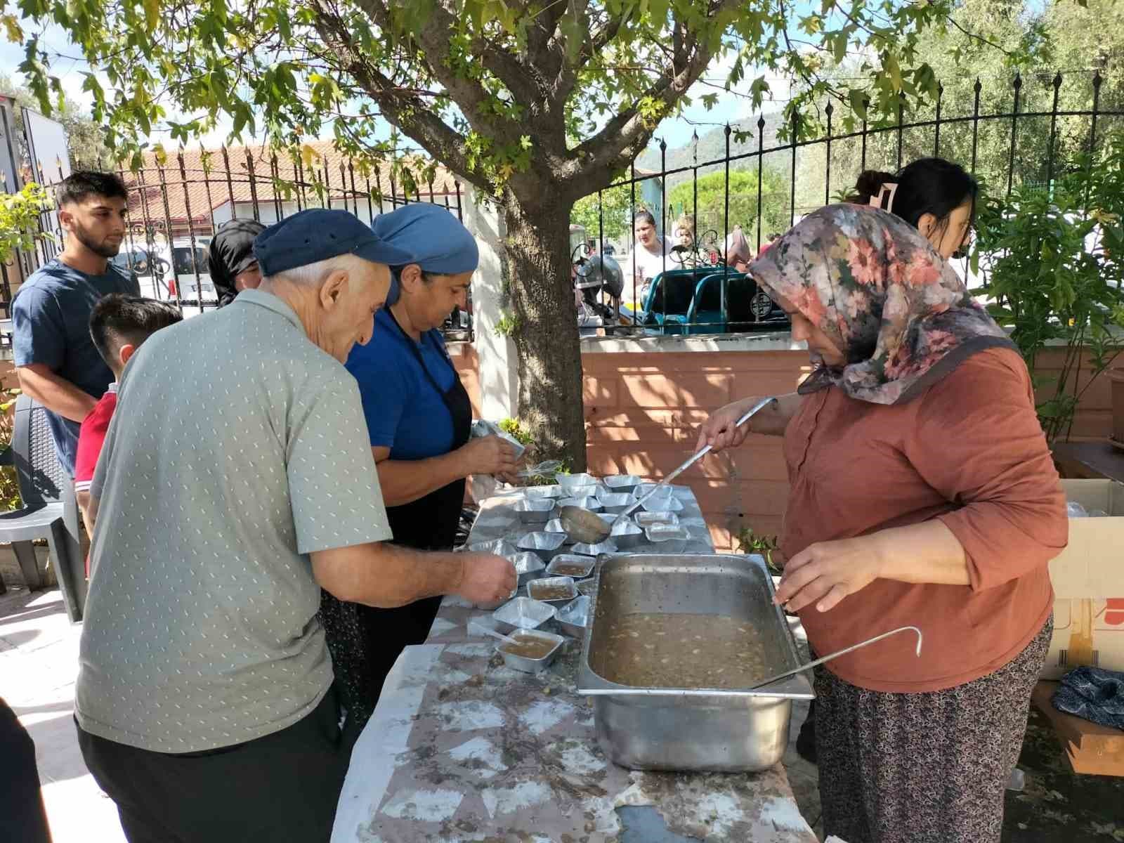 Köyceğiz’de 26 Yıllık Geleneksel Aşure Etkinliği Yoğun İlgi Gördü