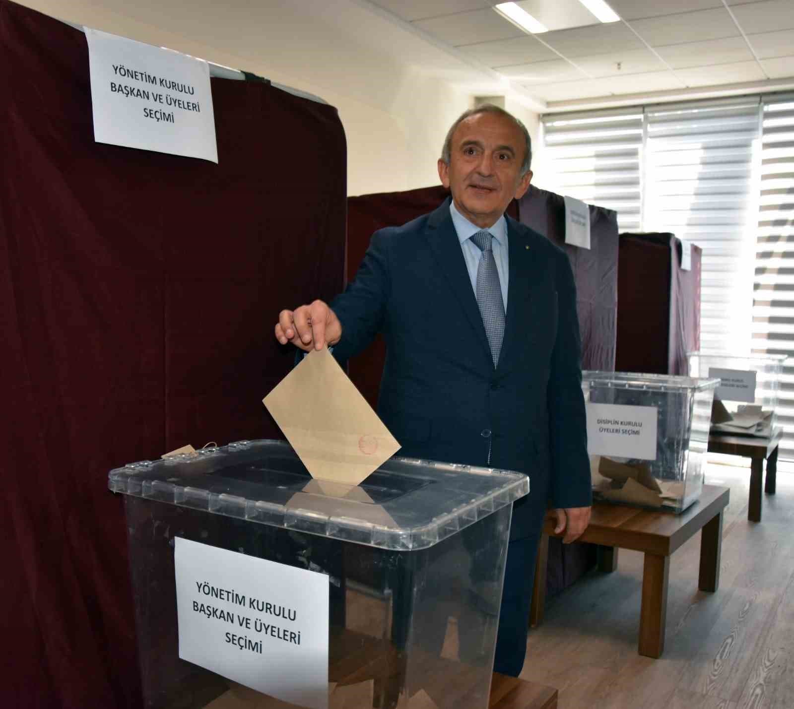 Manisa Ticaret ve Sanayi Odası'nda Mehmet Yılmaz Üçüncü Dönem Başkanlığına Seçildi