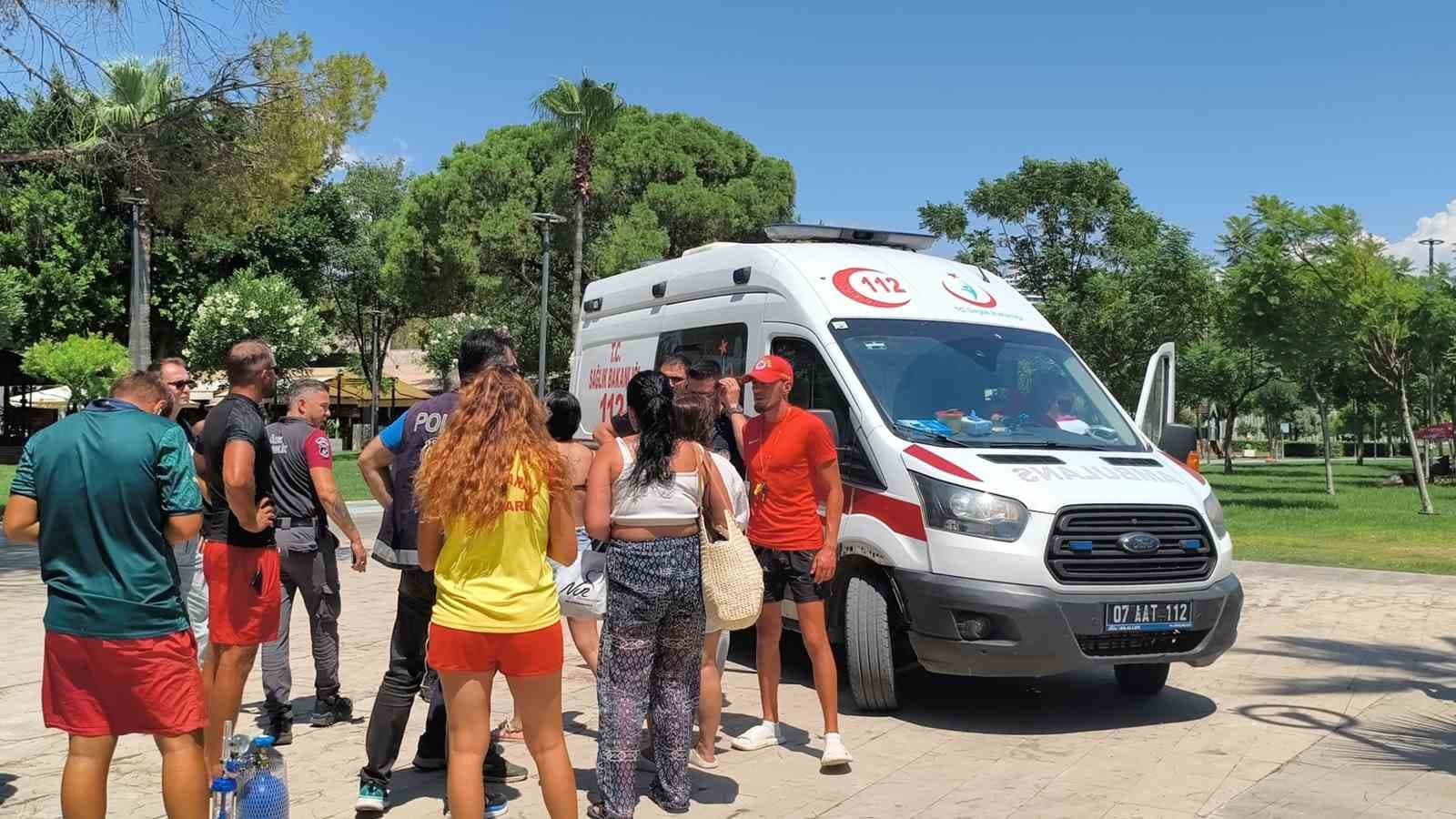 Antalya'da Boğulma Tehlikesi Geçiren Genç Kurtarıldı