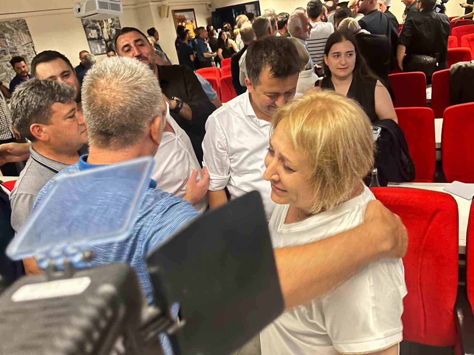 Menderes Belediyesi'nin Yönetimi AK Parti'ye Geçti