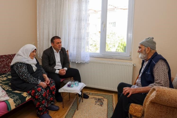 Vali Sözer, Bilecik'te Yaşlı Çiftle Buluştu