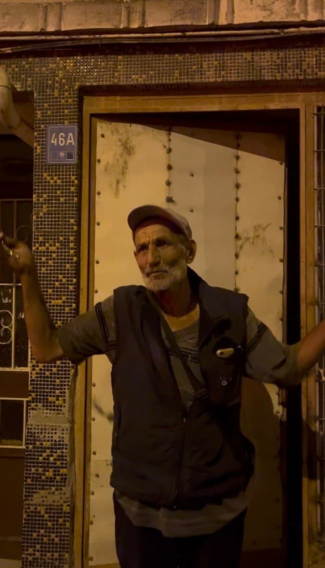 Şaka Amaçlı Kilitlenen Yaşlı Adam Gece Yarısı Mahsur Kaldı, İtfaiye Kurtardı