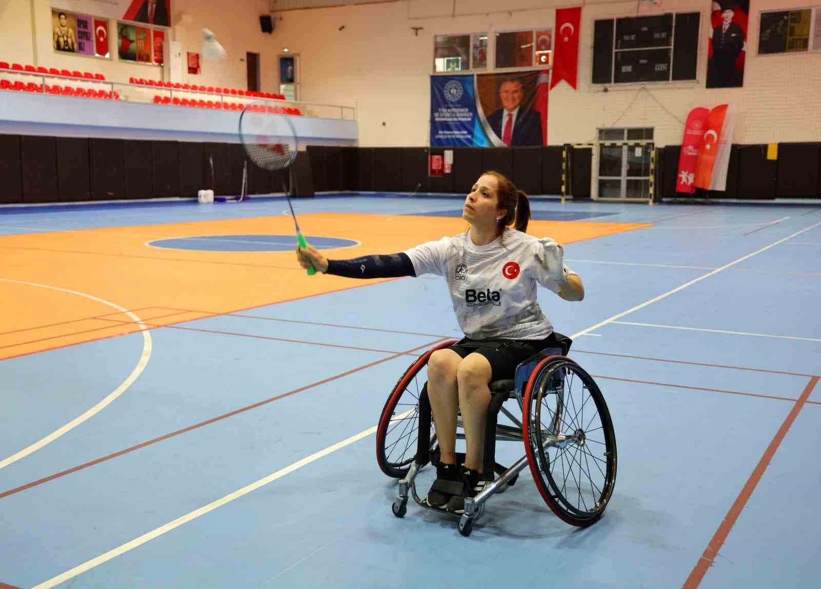 Çocuk Felci Geçiren Adanalı Sporcu Narin Uluç, Badminton Turnuvasında Dünya Üçüncüsü Oldu