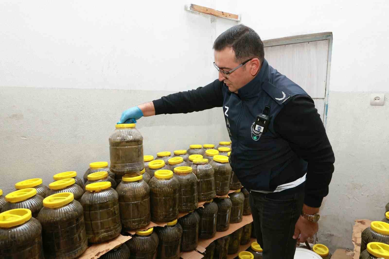 Osmangazi'de Sağlık Riski Taşıyan 6,5 Ton Gıda Ele Geçirildi ve İmha Edildi