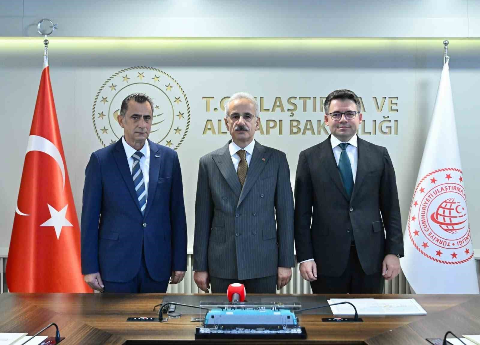 Bakan Uraloğlu: Yerli E5000 Lokomotif, Avrupa Birliği TSI Sertifikasını Aldı