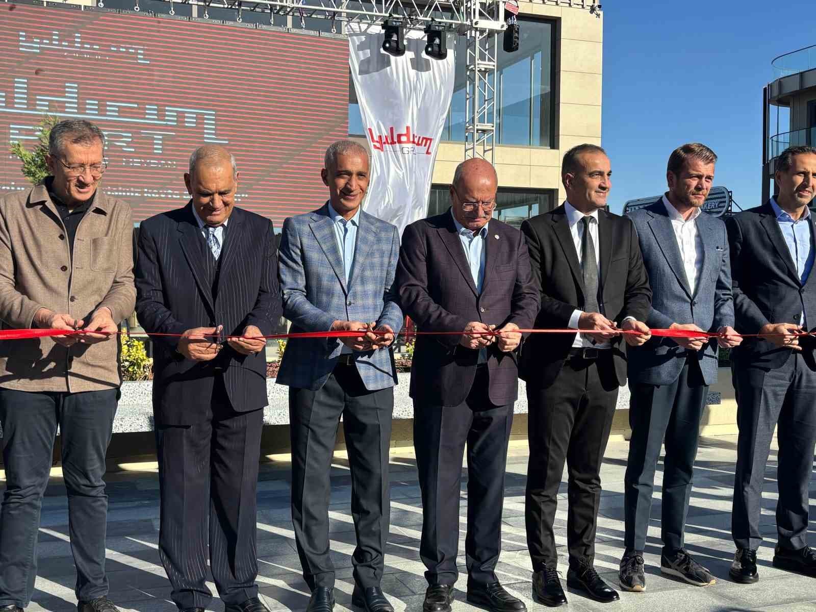 Gölbaşı'nda Yıldırım Port AVM Açıldı: Bölgesel Ekonomiye Katkı Sağlayacak