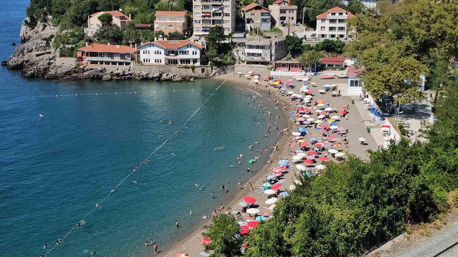 Kapuz'da Denize Giriş Yasağı Kalktı, Yoğun İlgi Gördü