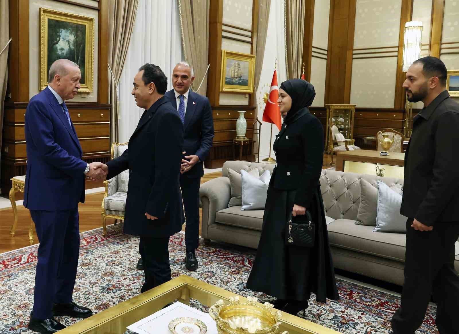 Cumhurbaşkanı Erdoğan, Filistinli Çocuk Hind Rajab'ın Ailesini Külliyede Kabul Etti