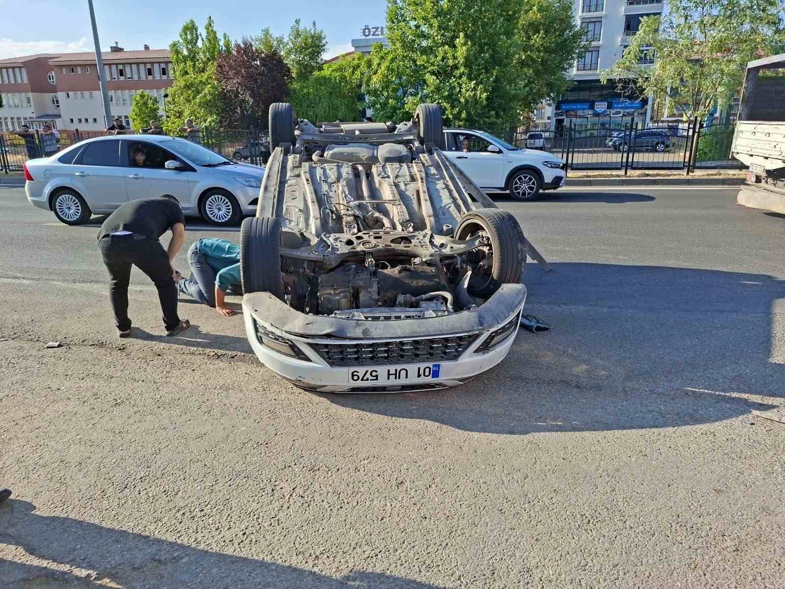 Bingöl'de Trafik Kazası: Araç Ters Döndü, 3 Yaralı