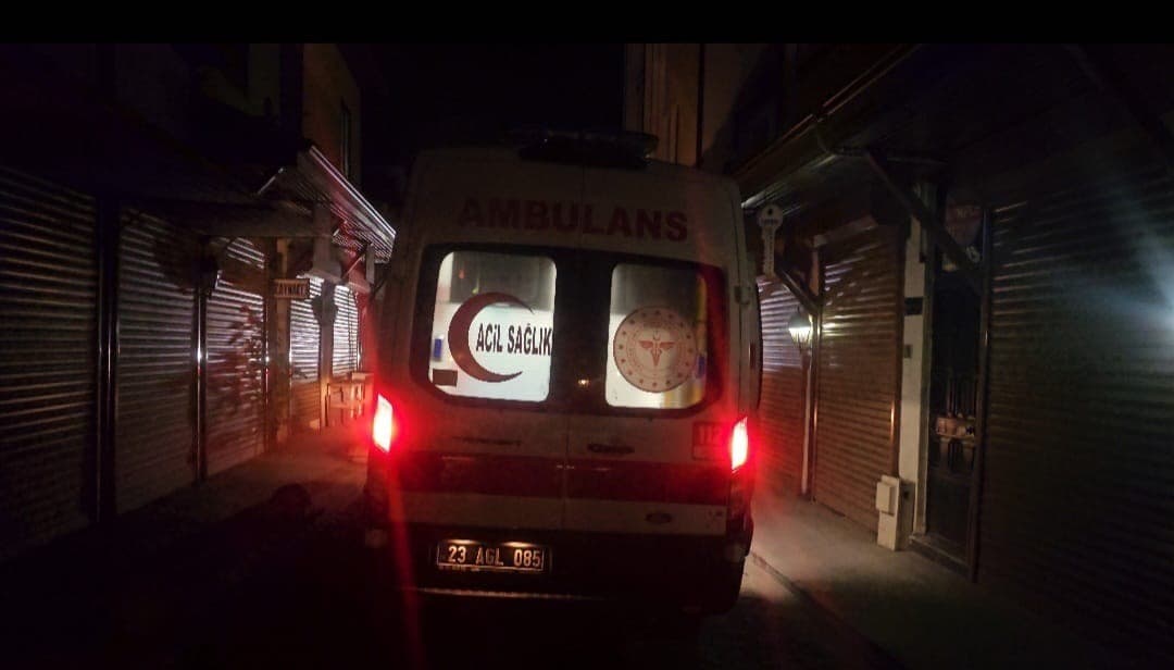 Elazığ'da Bıçaklı Kavga: İki Kişi Yaralandı