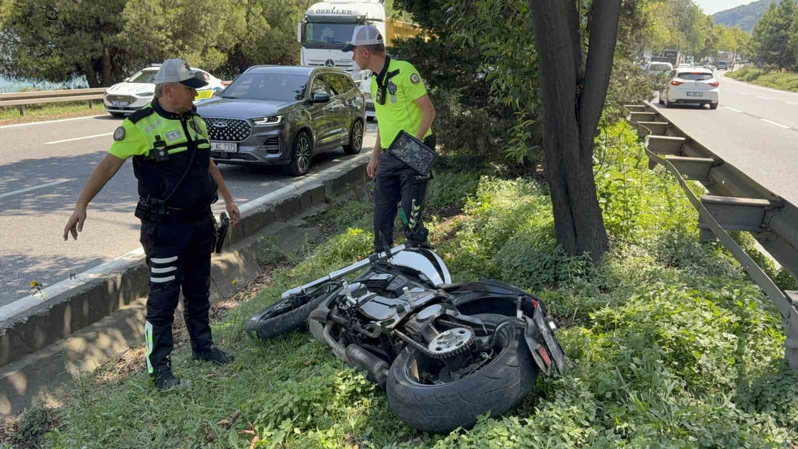 Motosiklet Kamyona Arkadan Çarptı: İki Yaralı