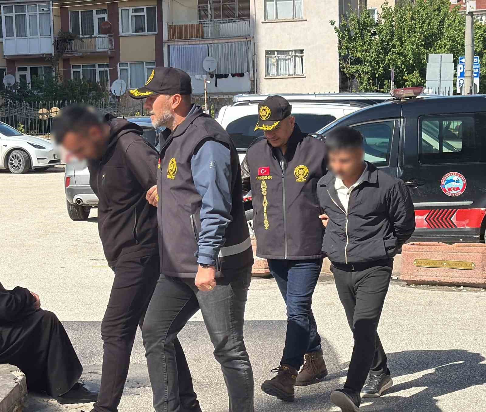Eskişehir'de Silahlı Yaralama Olayında İki Şüpheli Adliyeye Sevk Edildi