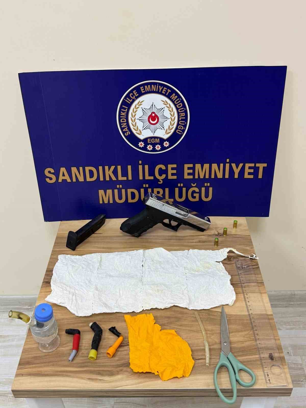 Afyonkarahisar Sandıklı'da Uyuşturucu Operasyonu: İki Şüpheli Tutuklandı