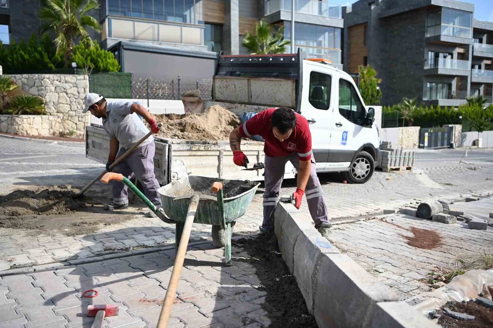 Kuşadası'nda Yol Çalışmaları Hız Kesmiyor: 12 Bin Metrekarelik Döşeme Tamamlandı