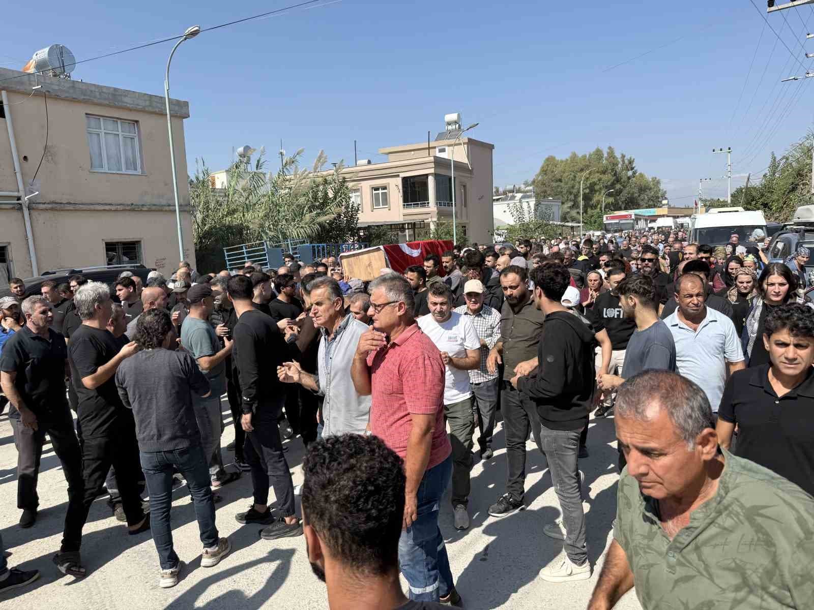 Gemi Kazasında Bulunan Üniversiteli Öğrencinin Cenazesi Mersin'de Toprağa Verildi