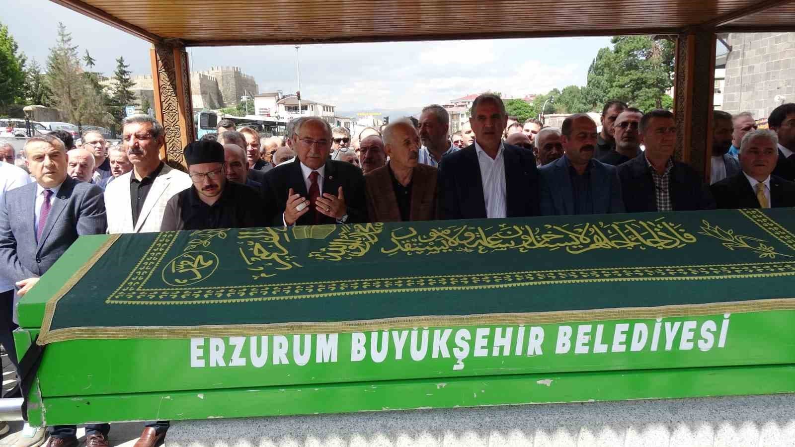 Gazeteci Öztürk Akkök Hayatını Kaybetti: Dualarla Uğurlama Töreni Düzenlendi