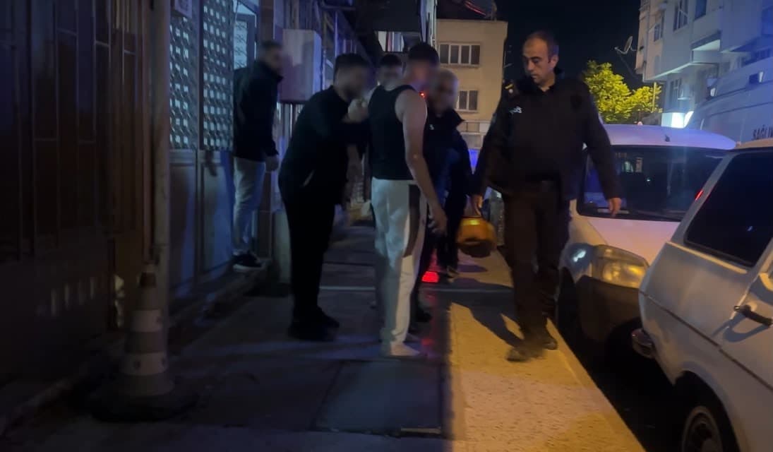 Ambulansa Binmemek İçin Direnen Yaralı, Arkadaşlarına 'Siz Kimsiniz' Dedi