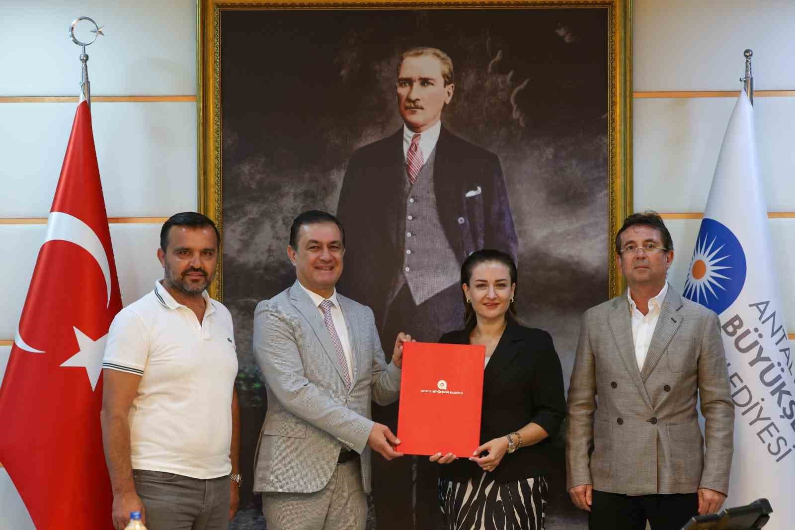 674. Tarihi Elmalı Yağlı Pehlivan Güreşleri için Antalya ve Elmalı Belediyeleri İş Birliği Protokolü İmzaladı