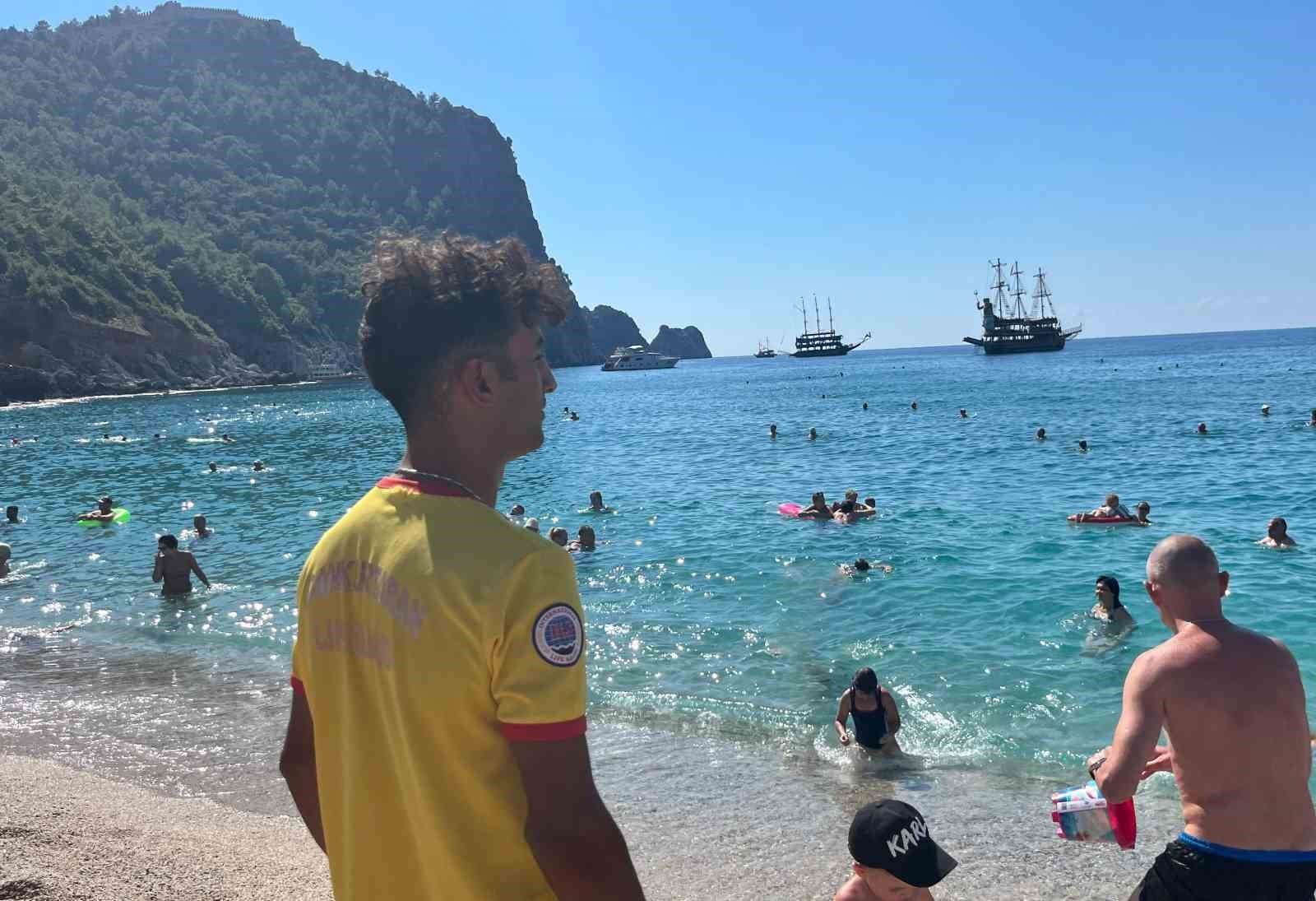 Antalya Plajlarında Ekim Ayında Yaz Havası