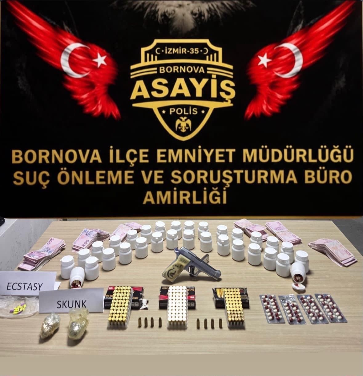 İzmir Bornova'da Uyuşturucu Operasyonu: Binlerce Hap ve Silah Ele Geçirildi