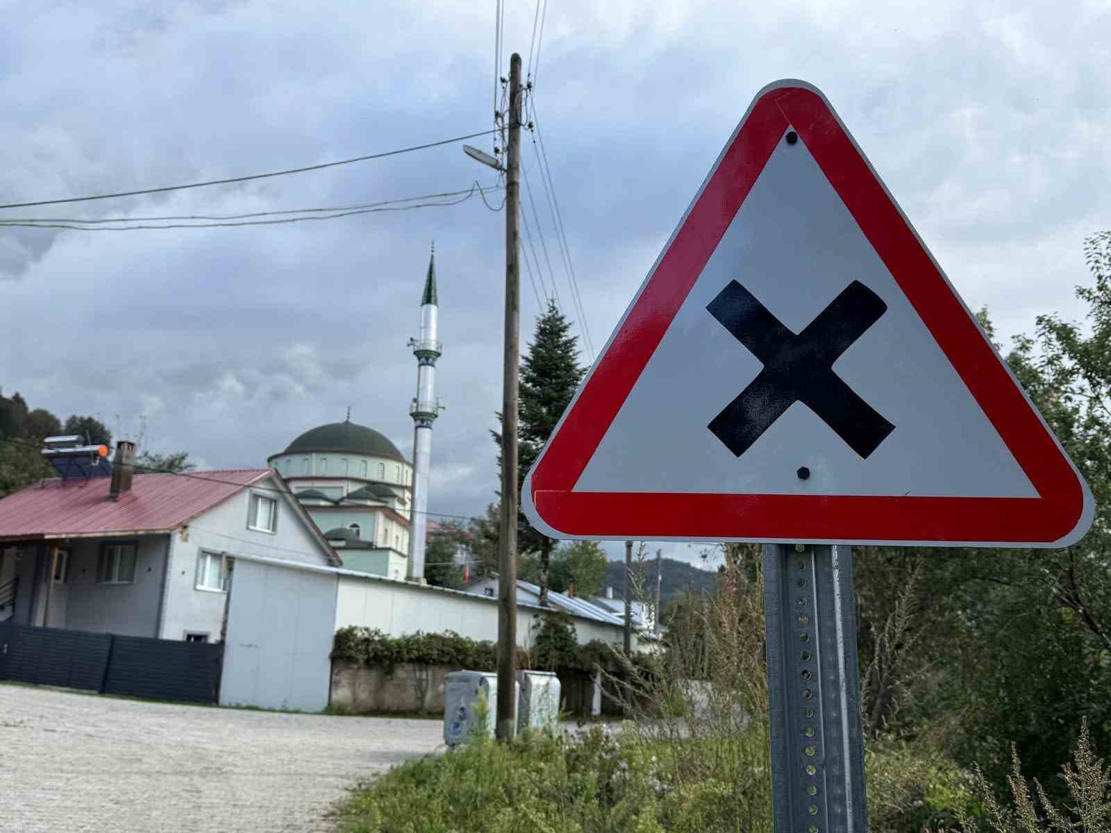 Ulaşım Güvenliği İçin Trafik Levhalarında Yenileme Çalışmaları