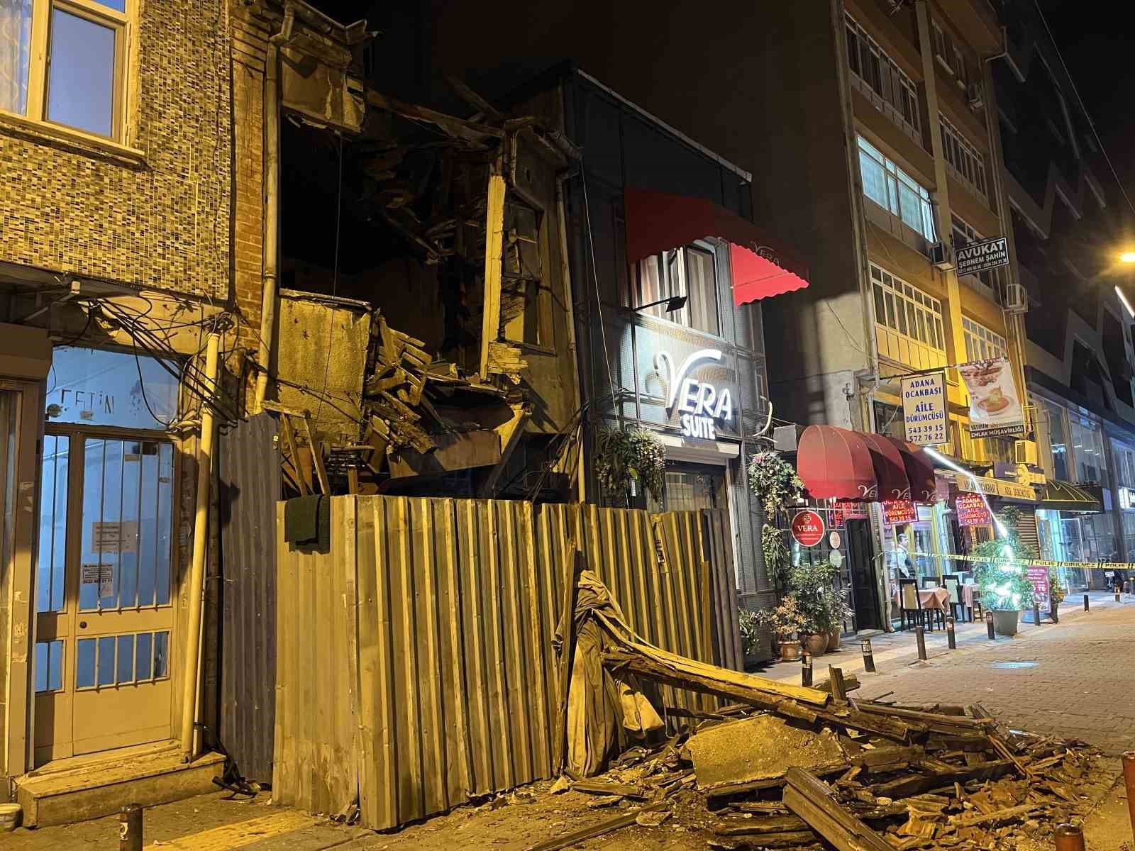 Bakırköy'de Metruk Binanın Çökmesi Cep Telefonu Kaydına Yansıdı