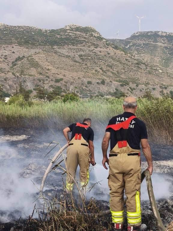 Samandağ'da Bahçede Çıkan Yangın Hızla Söndürüldü
