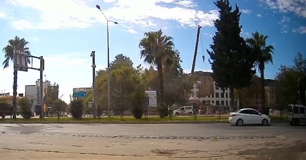 Vinçten Düşen Beton Blok Bölgeyi Tedirgin Etti