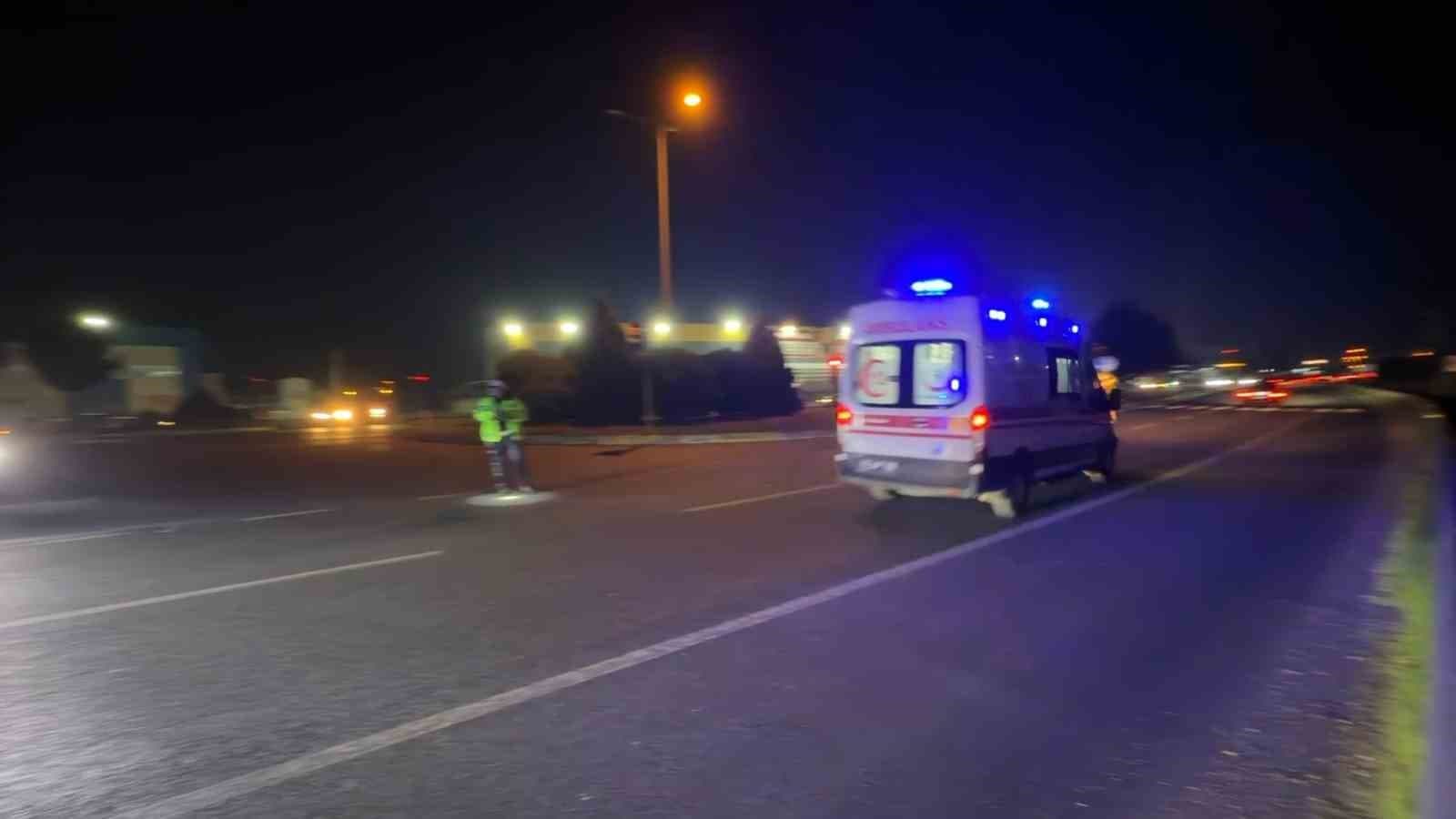 Trafikte Bekleyen Ambulansa Polis Ekiplerinden Hızlı Çözüm
