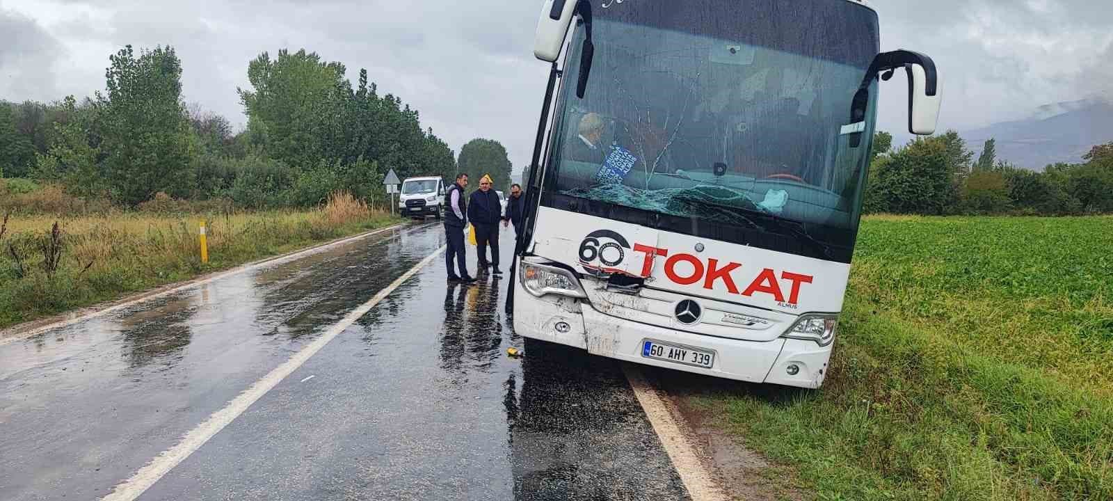 Tokat'ta Otobüs Kazası: Bir Yaralı Ağır Durumda
