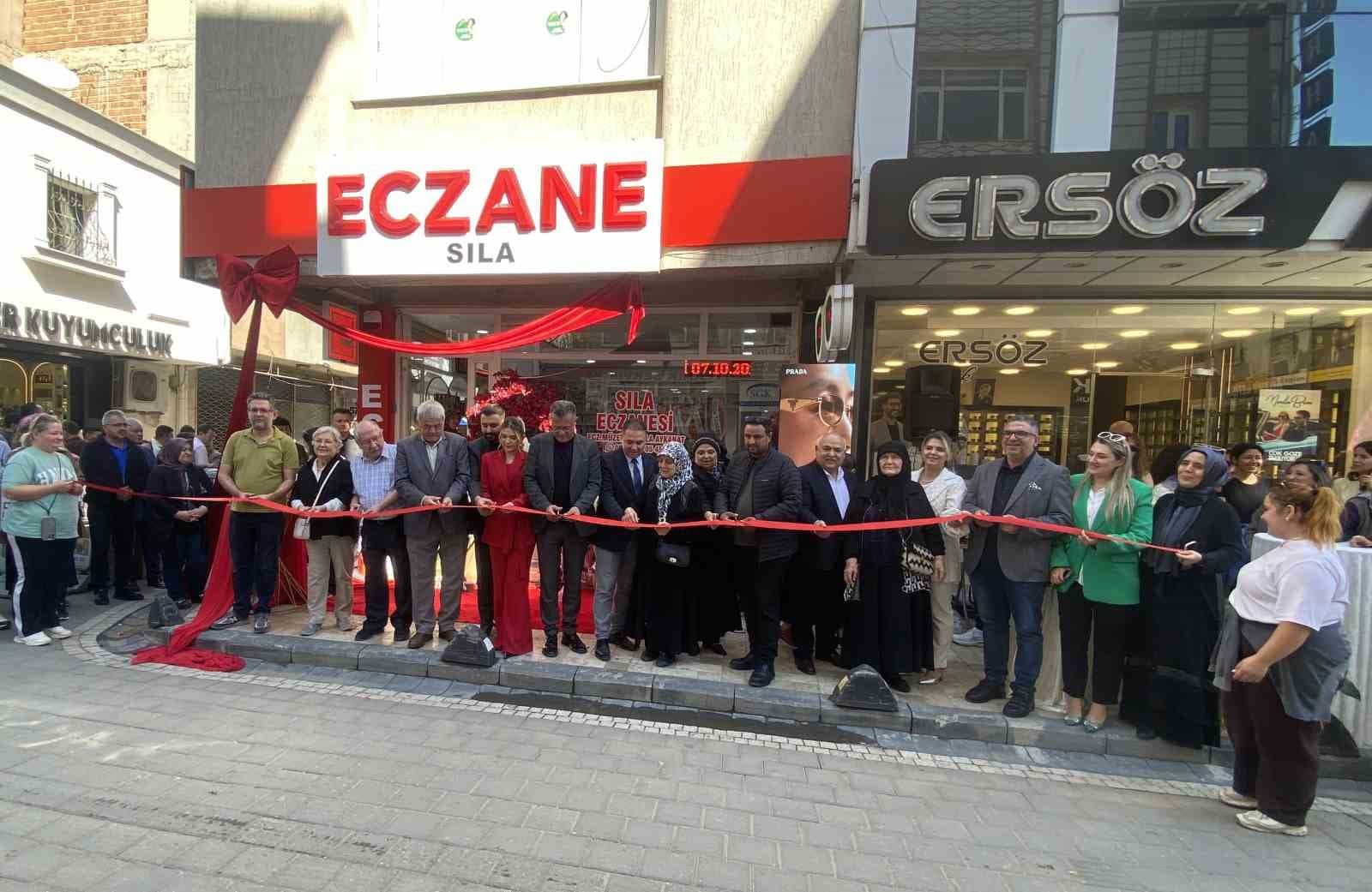 Alaşehir'de Yeni Eczane Açılışı; Eczacı Aykanat Babasını Anarken Sözlerini Paylaştı