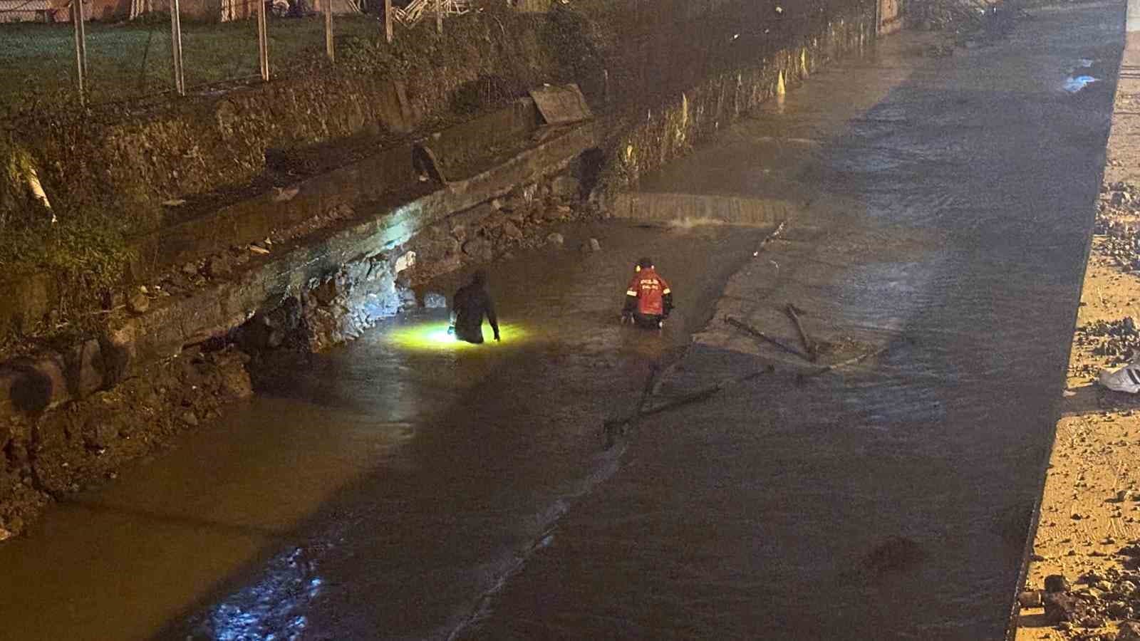 Zonguldak’ta eve silahla ateş açan belediye çalışanı tutuklandı