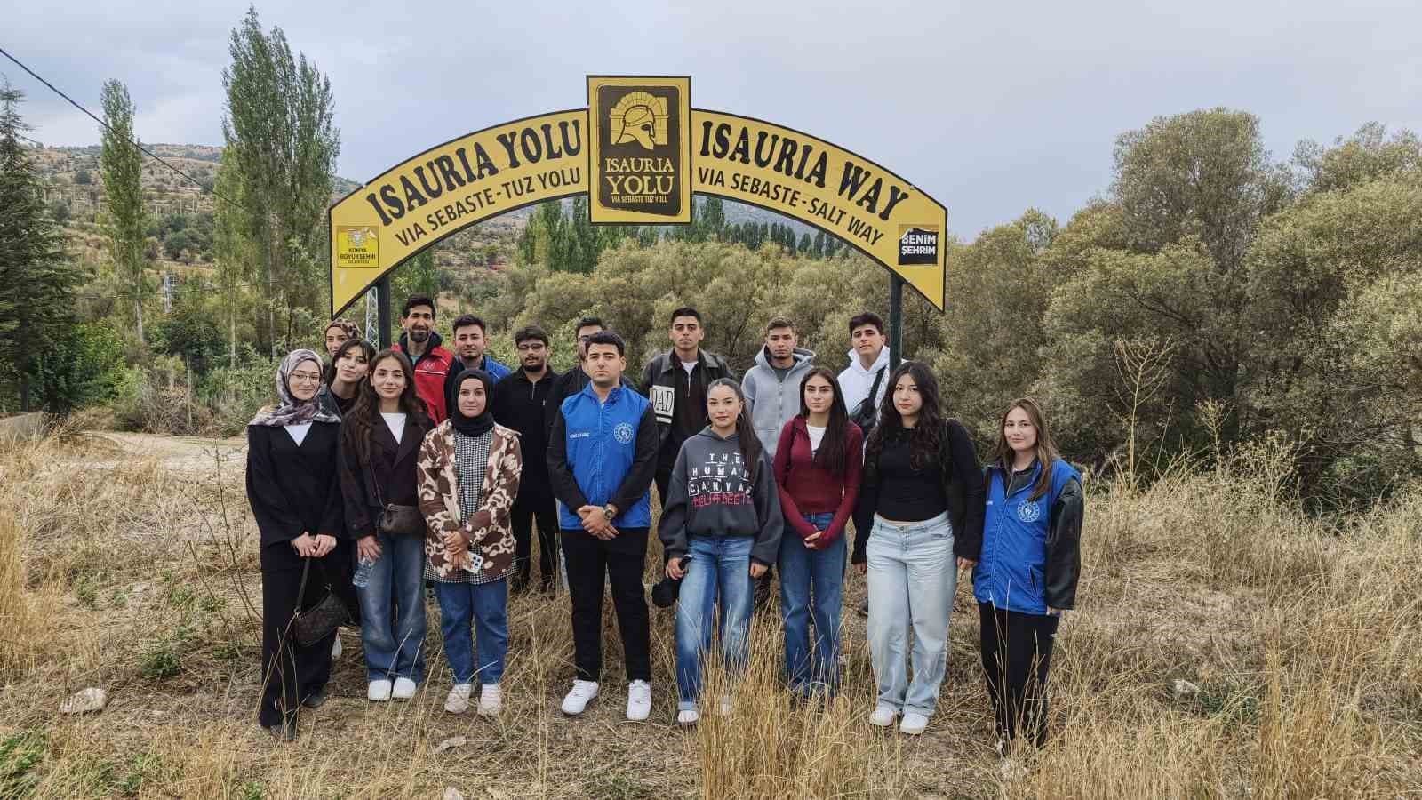Bozkır'a Yeni Üniversite Öğrencileri İçin Doğa Yürüyüşü Düzenlendi