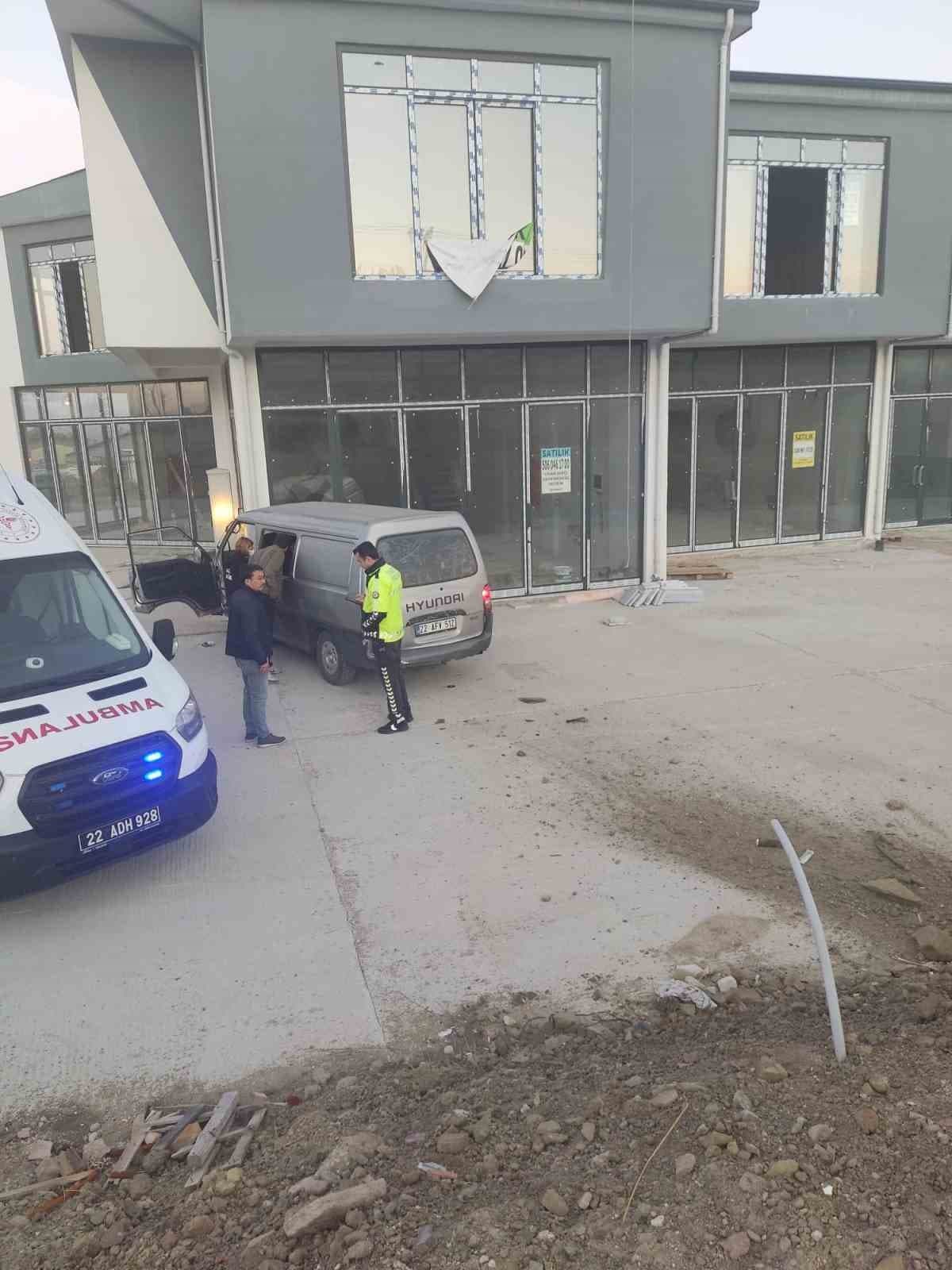 Keşan'da Dur İhtarına Uymayan Kamyonet Kontrolden Çıktı: 5 Yaralı