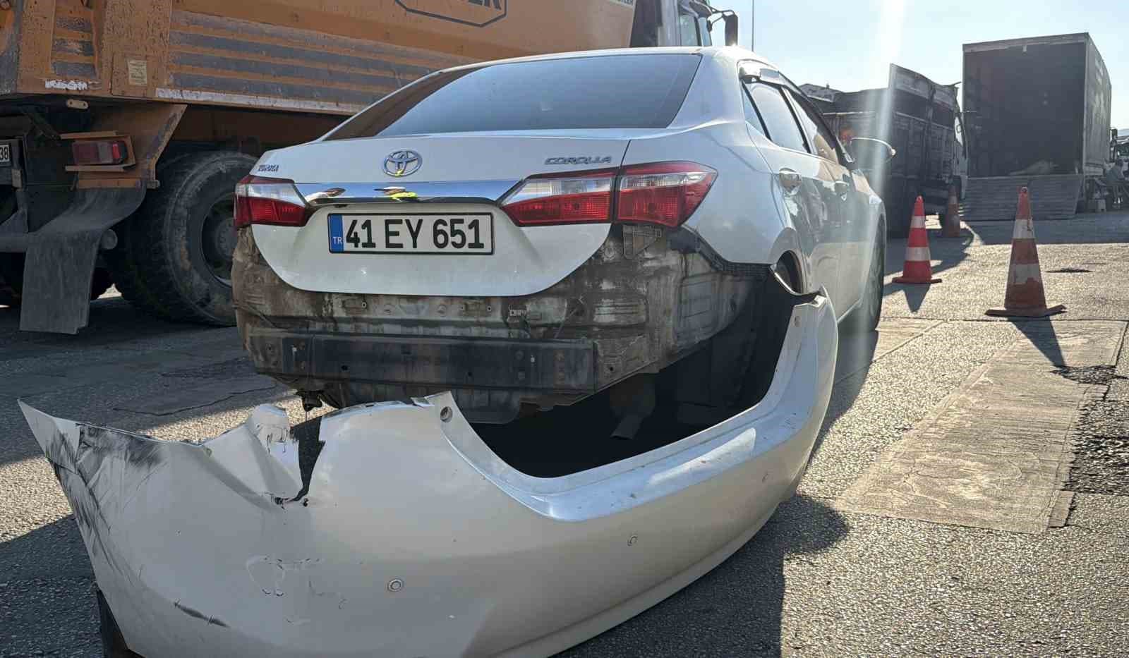 Bolu D-100 Karayolunda Kamyon ve Otomobil Çarpıştı: Maddi Hasar Kaydı