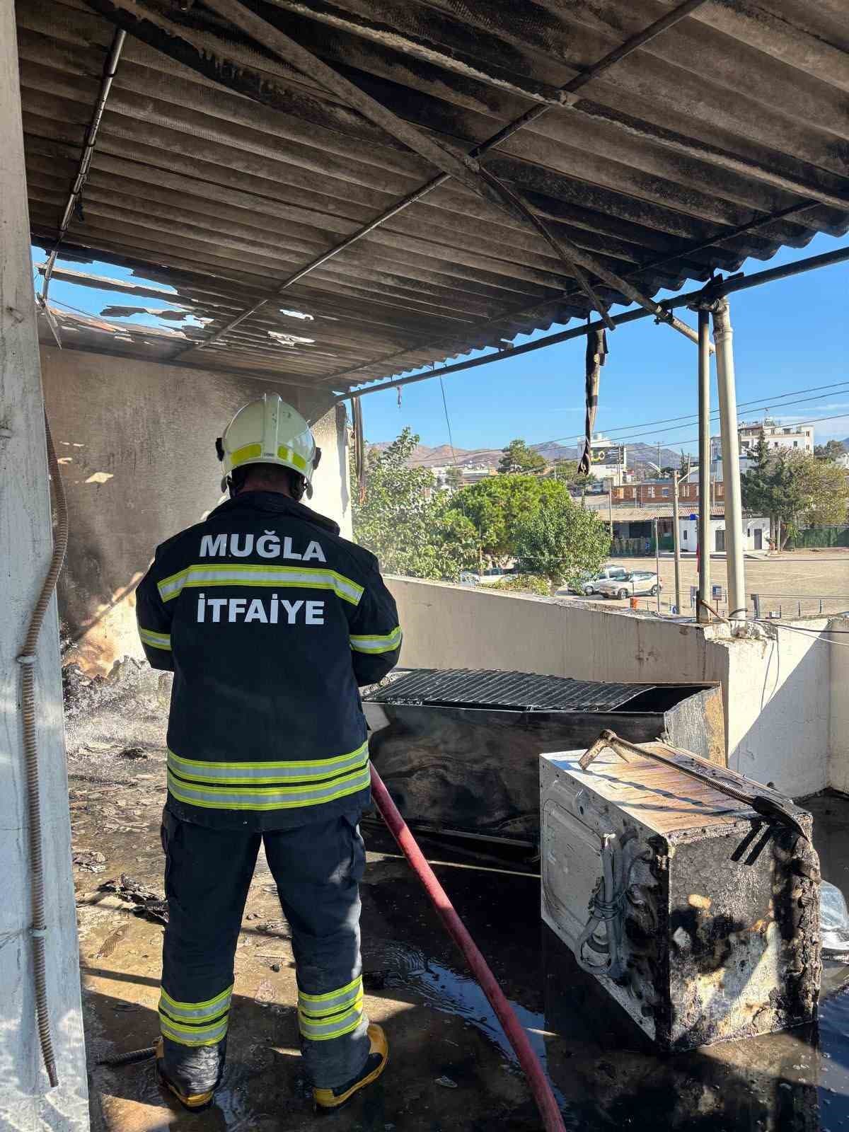 Bodrum'da Buzdolabından Çıkan Yangın İtfaiye Tarafından Kontrol Altına Alındı