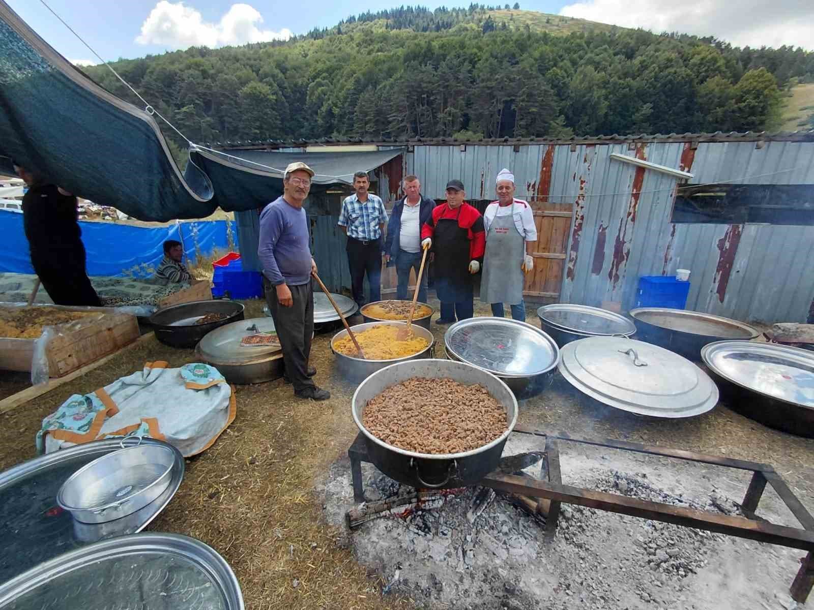 Abant'ta Hacet Bayramı, Geleneksel Kültürle Yoğun Katılım Gösterdi