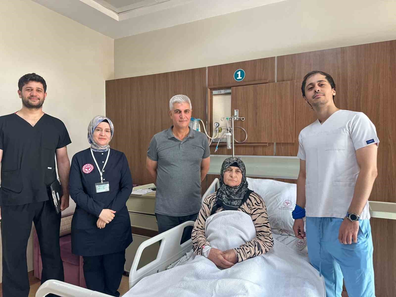 Siirt’te Başarılı Total Diz Protezi Revizyonu Ameliyatı Yapıldı